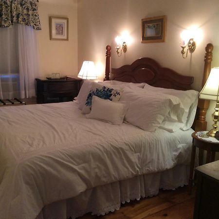 The Red Hook Country Inn, An "Old Rhinebeck" Bed & Breakfast Экстерьер фото