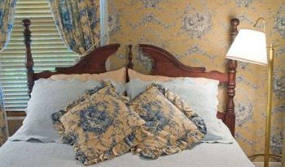 The Red Hook Country Inn, An "Old Rhinebeck" Bed & Breakfast Экстерьер фото