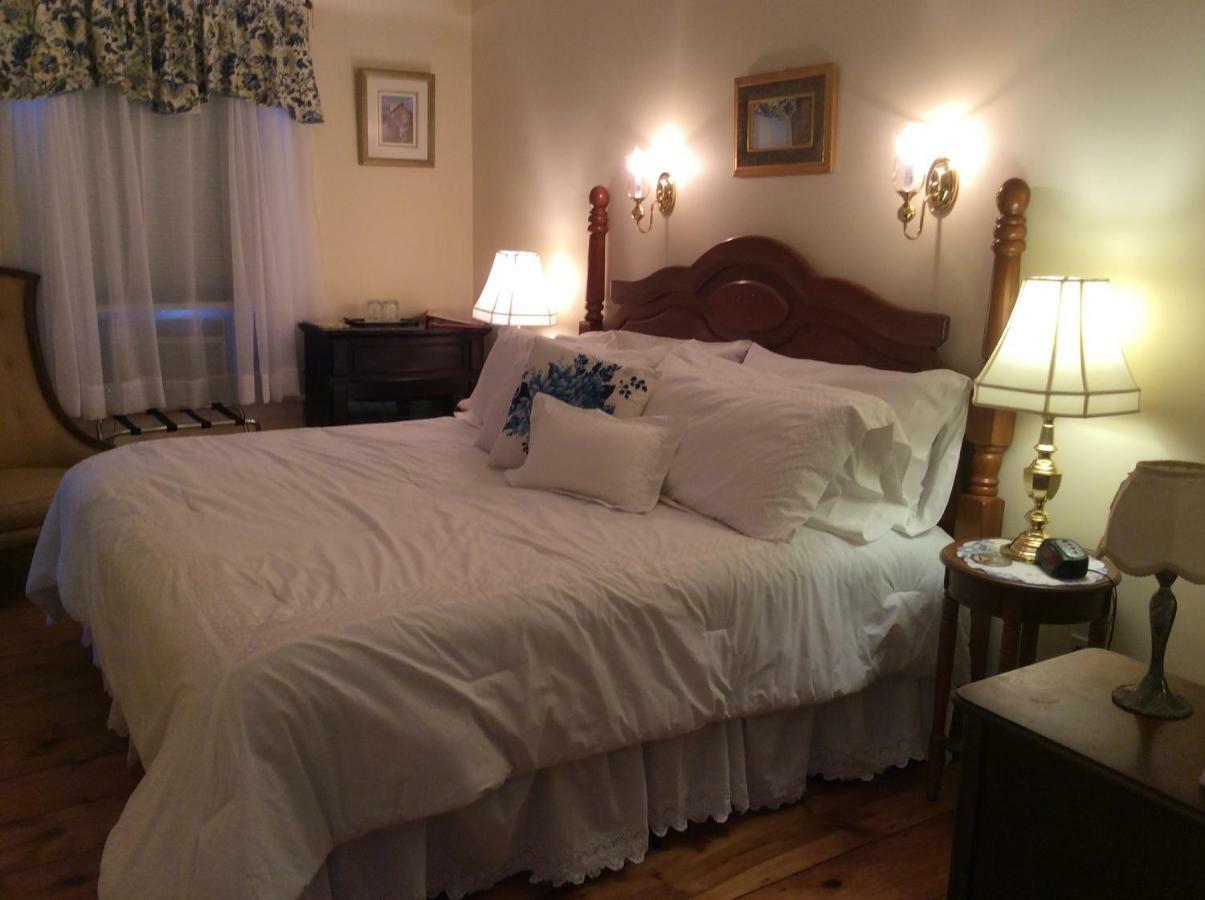 The Red Hook Country Inn, An "Old Rhinebeck" Bed & Breakfast Экстерьер фото