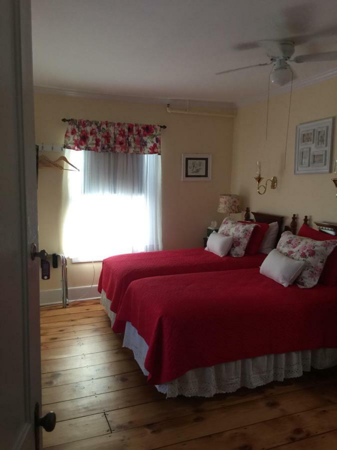 The Red Hook Country Inn, An "Old Rhinebeck" Bed & Breakfast Экстерьер фото